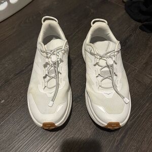 WOMEN'S HOKA TRANSPORT RUNNING SHOES